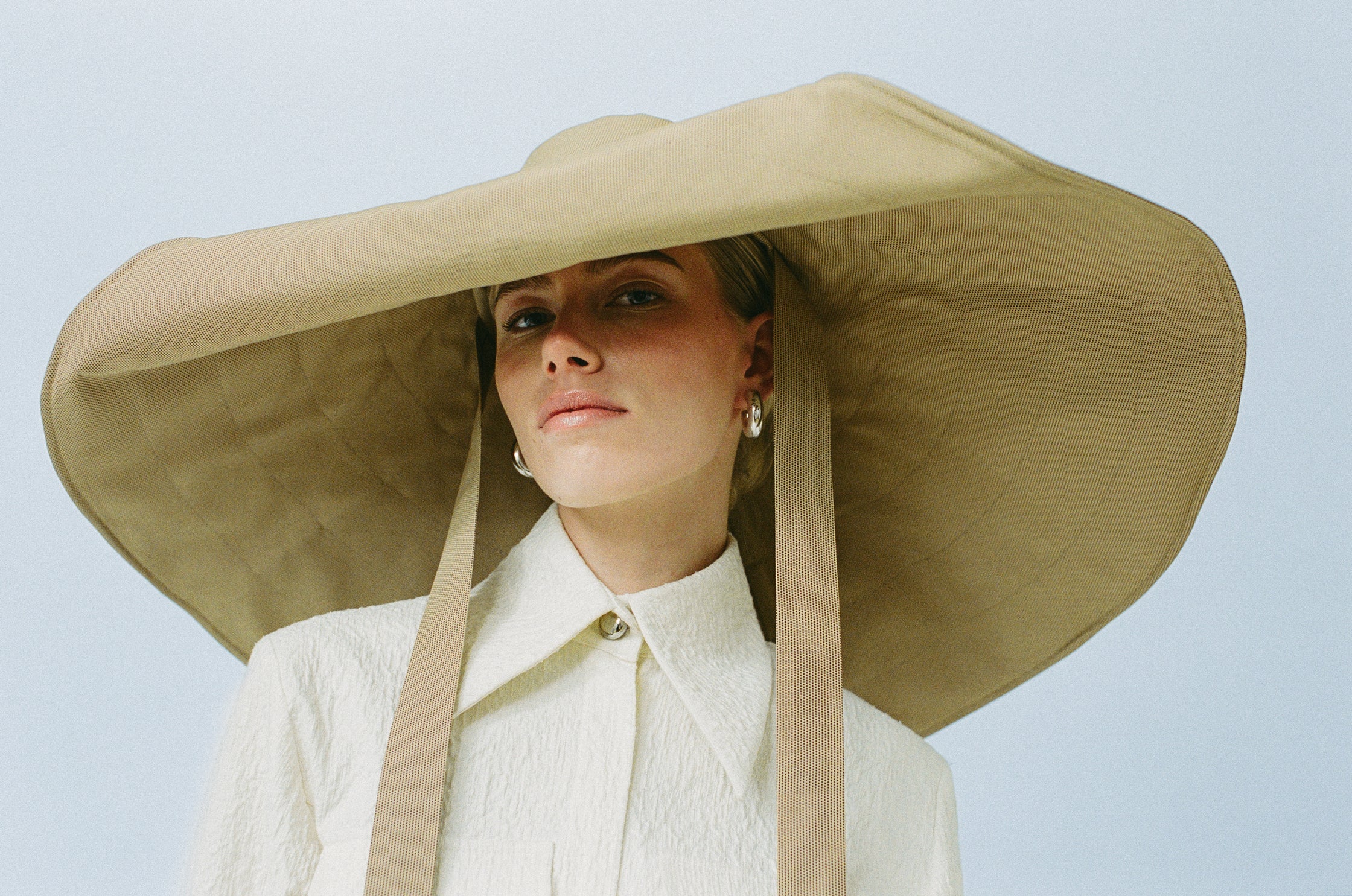 studio lamea water repellent sun hat beige sustainable ethical fashion brand from finland deadstock materials